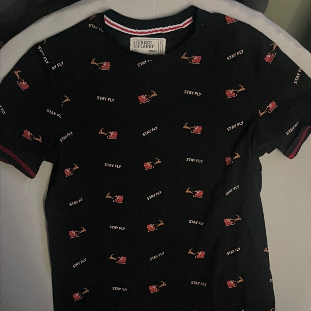#137- Perry Ellis Black Stay Fly T-Shirt